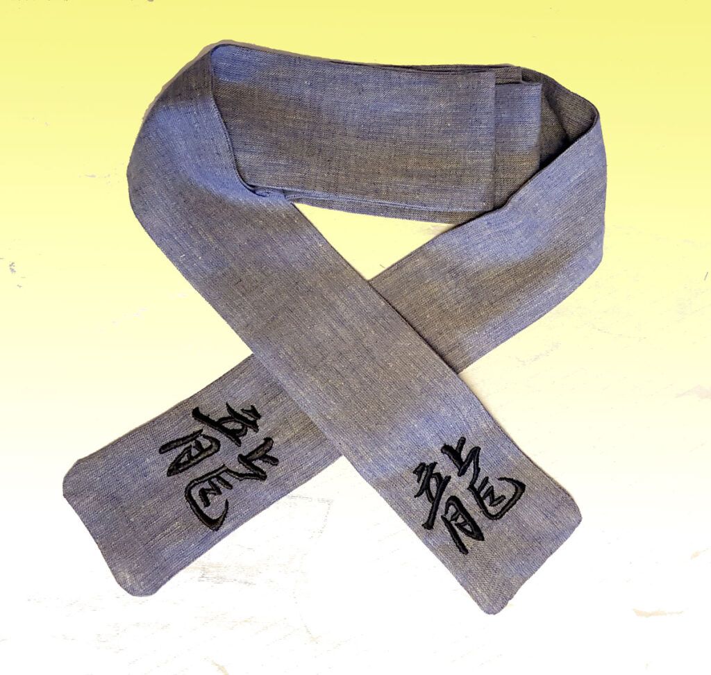 Cinturón de yukata con motivo bordado