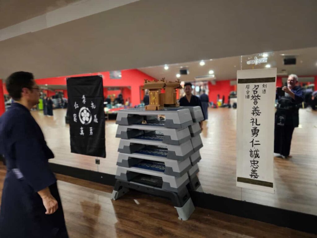Pergamino con las siete virtudes samurai